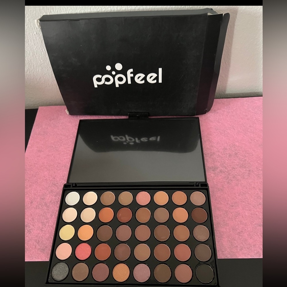 Brand New eyeshadow palette in beautiful shades of brown nudes